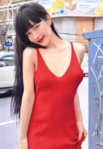 Fon-Pattaraporn-เน็ตไอดอลชุดแดง