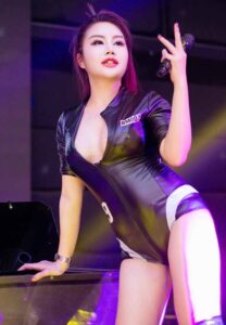 Mindy-Stolk-สาว