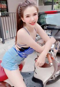 พลอย-Ploybarbie-เน็ตไอดอลขี่มอไซร์