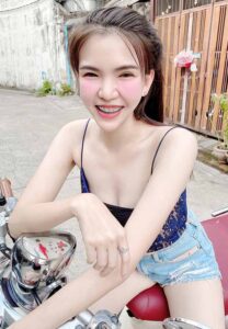 พลอย-Ploybarbie-เน็ตไอดอลยิ้มสวย