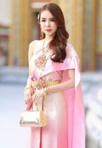 jenniie-Thamonphak-งามอย่างไทย