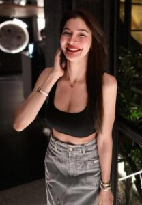 Porntaprewee-Sripreserth-ยิ้มสดใส