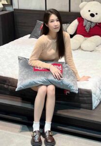 PUNCH-สาวสวยเกิน