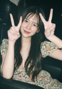 Lalarose-ชูสองนิ้ว