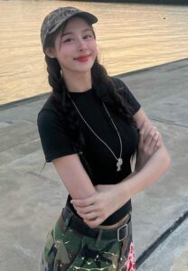 Aujjima-Kosuma-ใส่หมวก