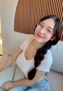 Panchanok-สาวแว่น