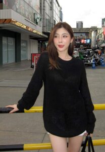 Donut-Natthicha-เสื้อแขนยาวสีดำ