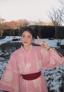 Natchanicha-Arino-สองนิ้ว