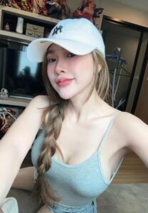 Praewvas-Pvas-ใส่หมวก