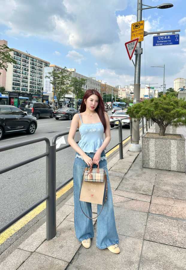 Patcharin C. สาวสวยงานดี ทรงเสน่ห์ หนึ่งในสมาชิกวงเกิร์ลกรุ๊ป G ERA