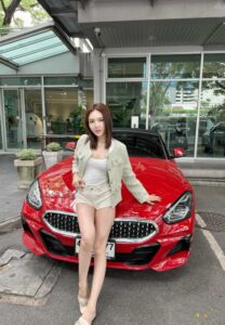 Nuch Nuch-012-Stunning