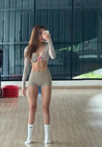 Pichana Yoosuk-008-Stunning