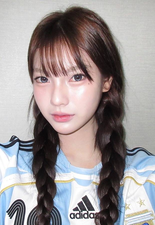 พั้นรักแมว พั้น พันธิตา ในลุคเสื้อบอลอาร์เจนตินาสุดน่ารักพร้อมเปียคู่