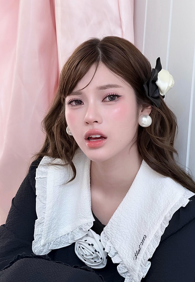 พั้นรักแมว พั้น พันธิตา ลุคเดรสดำคอปกขาวสไตล์ตุ๊กตาสุดหวาน