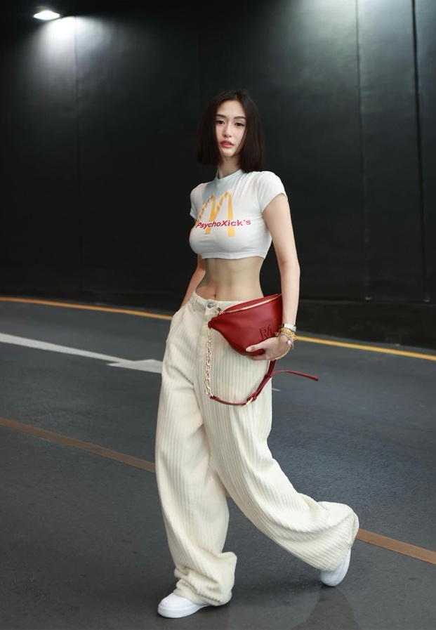 น้องเกรซ บูชิตา ลุคแฟชั่นสุดชิค อวดหุ่นเพรียวสวยมีสไตล์